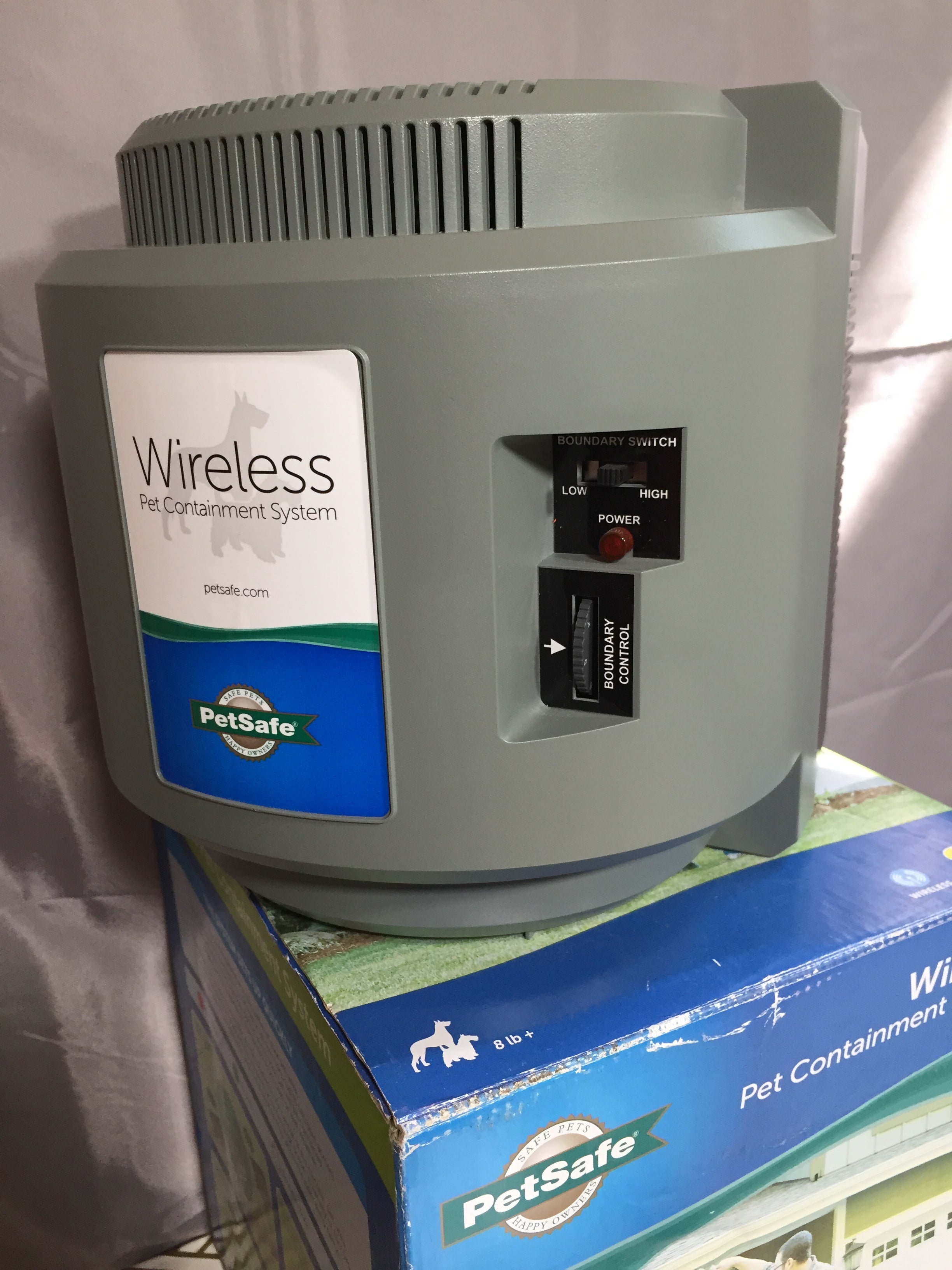 PetSafe Wireless Pet Fence - Covers up to 1/2 Acre for dogs 8lbs+ Tone/Static (8112442736878)